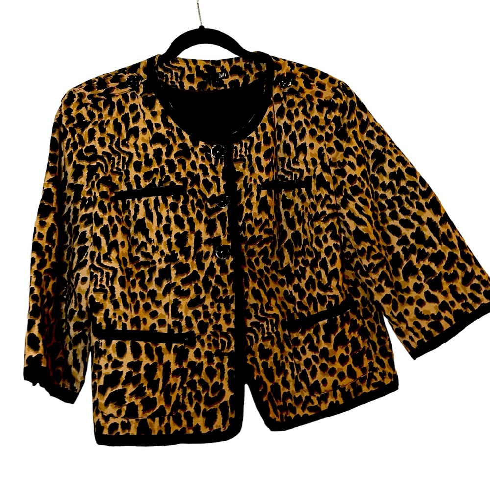 Adorable XL NWOT LEOPARD blazer w/ black rhinestone buttons